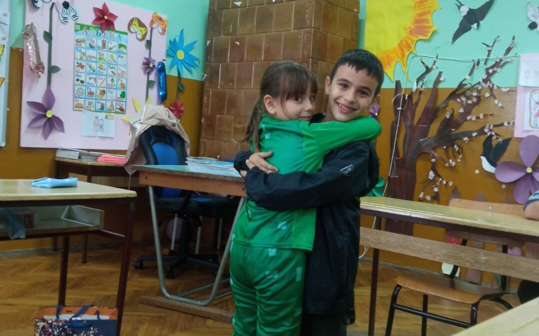 Велики загрљај у првом разреду