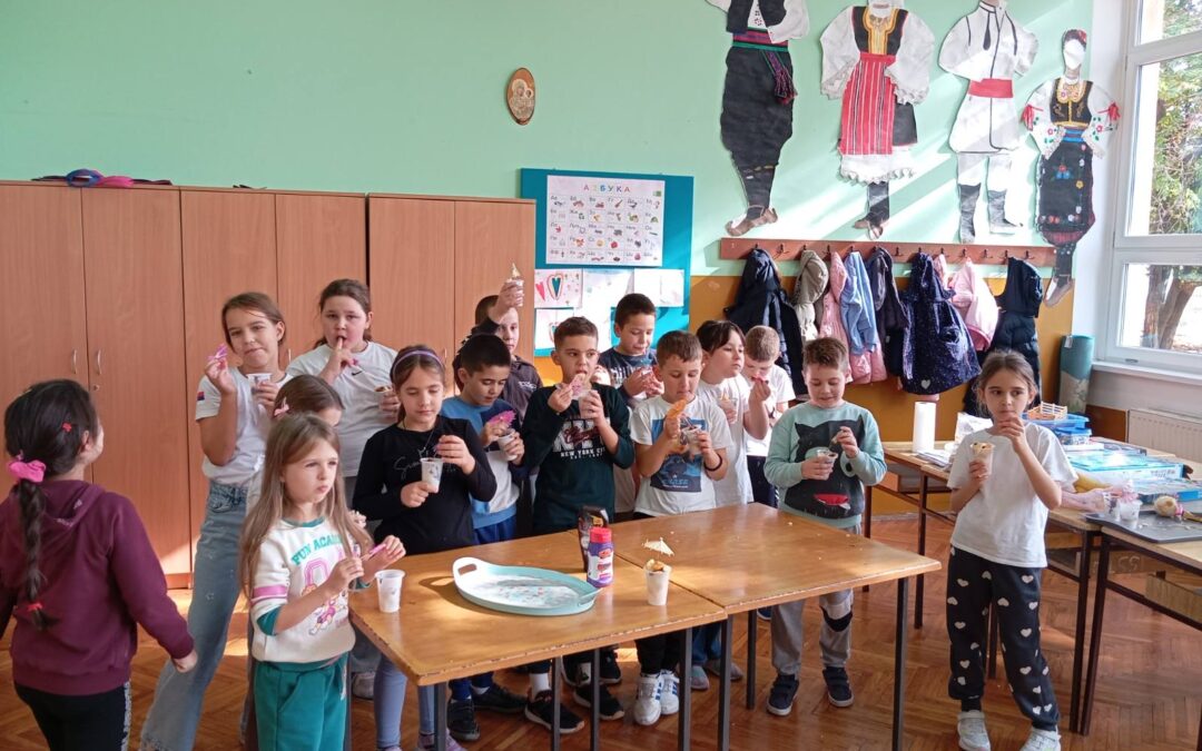Прваци угостили другаке на воћној салати